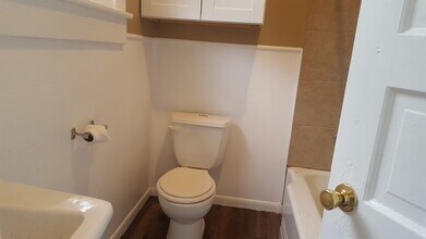1845 Clarksville St in Paris, TX - Building Photo - Building Photo