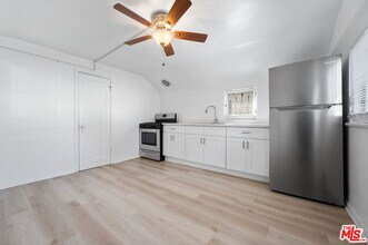 11924 Rochester Ave in Los Angeles, CA - Building Photo - Building Photo