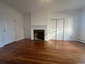 114 Norwood Ave, Unit 1 in Cranston, RI - Foto de edificio - Building Photo