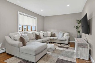 132 Roosevelt Ave in Mineola, NY - Building Photo - Building Photo