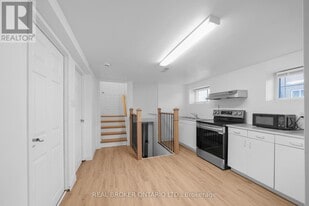 2518 Harman Ct in Mississauga, ON - Building Photo