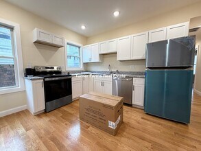 5 Lowell Cir, Unit 1 in Somerville, MA - Foto de edificio - Building Photo