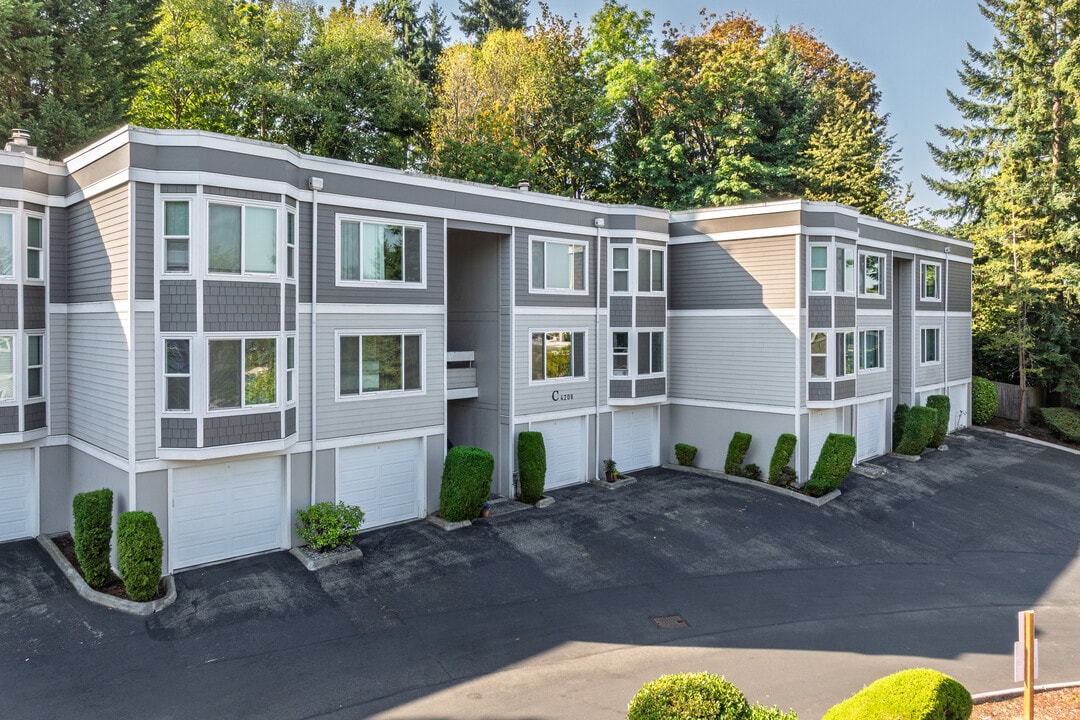 Somerset Estate in Bellevue, WA - Building Photo