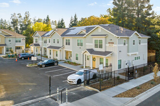 Avery Oaks Apartments in Chico, CA - Building Photo - Building Photo