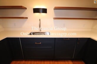 2393 SW Park Pl in Portland, OR - Building Photo - Building Photo