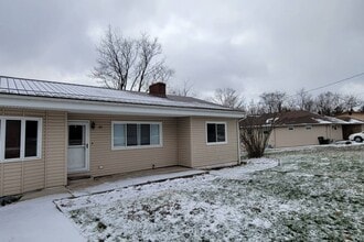 185 Woodridge Dr in Beaver, PA - Building Photo - Building Photo