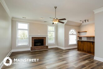 1090 Swan Mill Ct in Suwanee, GA - Foto de edificio - Building Photo