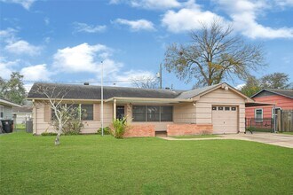 1853 Huge Oaks St in Houston, TX - Building Photo - Building Photo