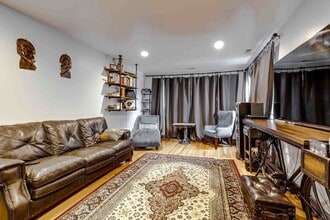 6414 N Mozart St, Unit 2S in Chicago, IL - Building Photo - Building Photo