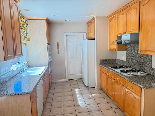929 W Duarte Rd in Arcadia, CA - Building Photo - Building Photo