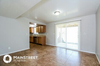 7627 E 42nd St in Tucson, AZ - Foto de edificio - Building Photo