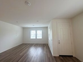 4059 E Coronado Privado in Ontario, CA - Building Photo - Building Photo