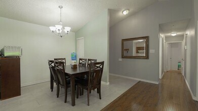 5718 Champions Hill Dr in San Antonio, TX - Building Photo - Building Photo