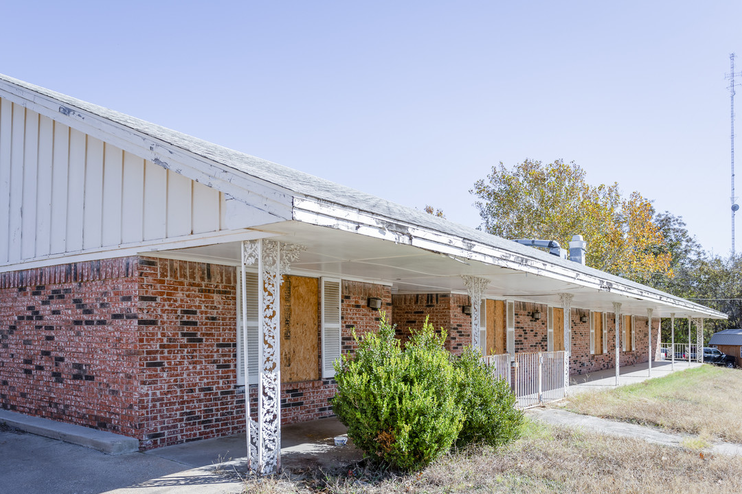 907 E London St in Bowie, TX - Foto de edificio