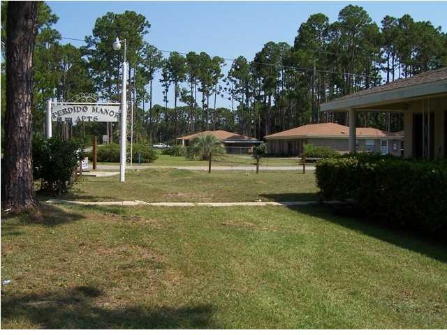 Perdido Manor in Pensacola, FL - Building Photo