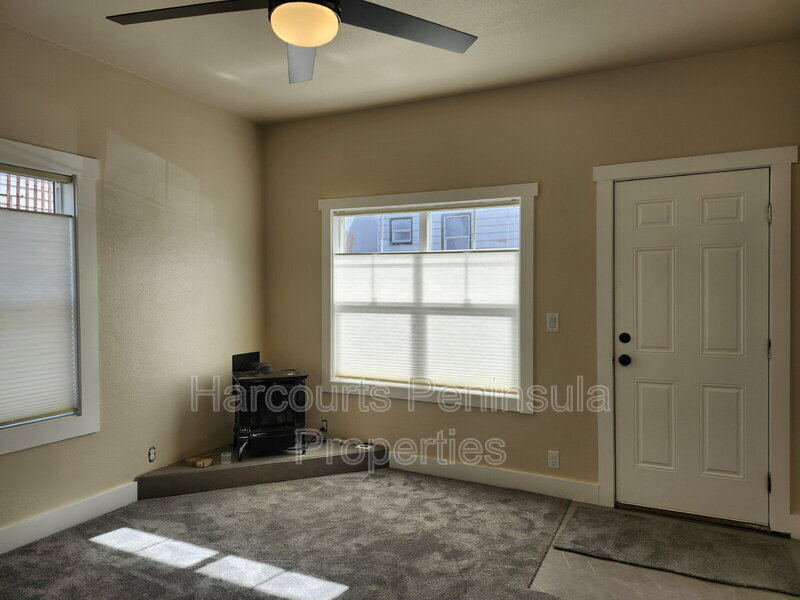 2305 6th St in Bremerton, WA - Building Photo