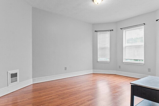 18 Cameron St, Unit 3 in Boston, MA - Building Photo - Building Photo