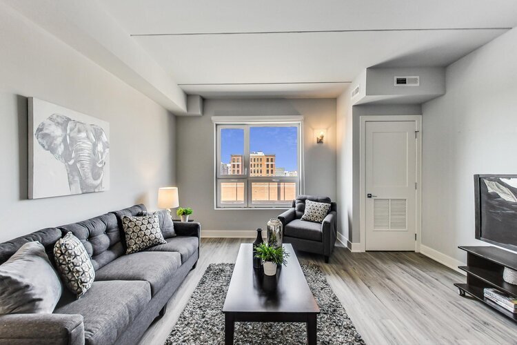 311 W Division St in Chicago, IL - Building Photo