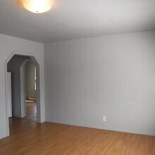 735 SW Glacier Ave in Redmond, OR - Building Photo - Building Photo