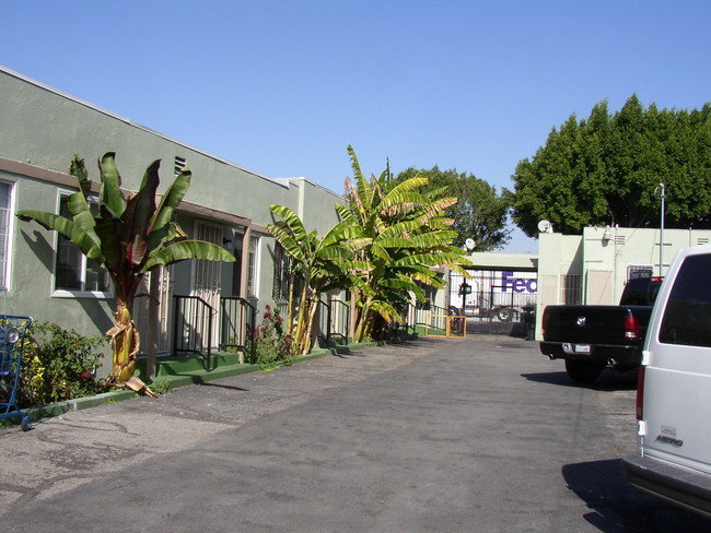 5100 W Washington Blvd in Los Angeles, CA - Building Photo - Building Photo