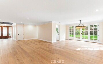 11 Rue Marseilles in Newport Beach, CA - Building Photo - Building Photo