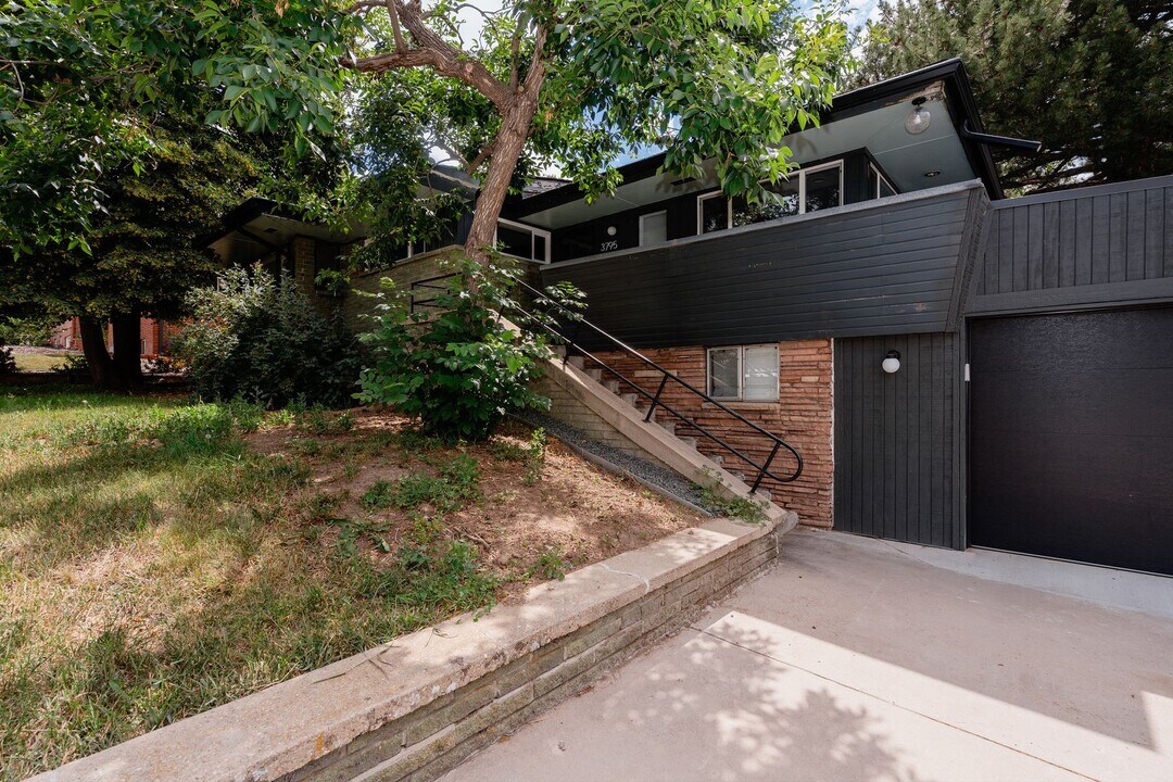 3795 Holland St in Wheat Ridge, CO - Foto de edificio