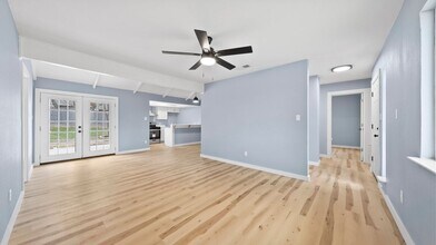 1112 Village Green Dr in Austin, TX - Building Photo - Building Photo