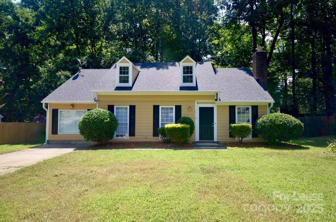 3710 Burntwood Ct in Charlotte, NC - Building Photo