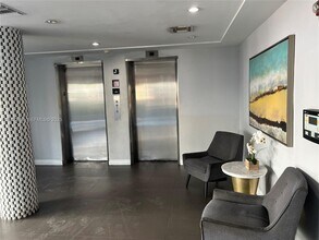 1300 Lincoln Rd in Miami Beach, FL - Foto de edificio - Building Photo