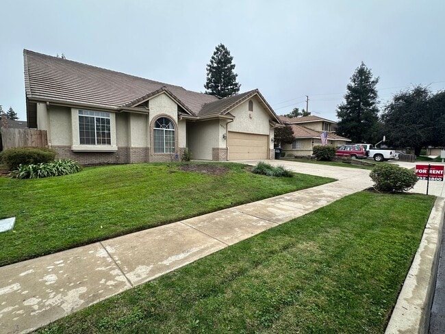 1036 N Palm St in Visalia, CA - Building Photo - Building Photo