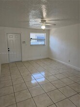 2287 NW 33rd St in Miami, FL - Building Photo - Building Photo