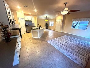 81 Dow Jones St in Henderson, NV - Foto de edificio - Building Photo