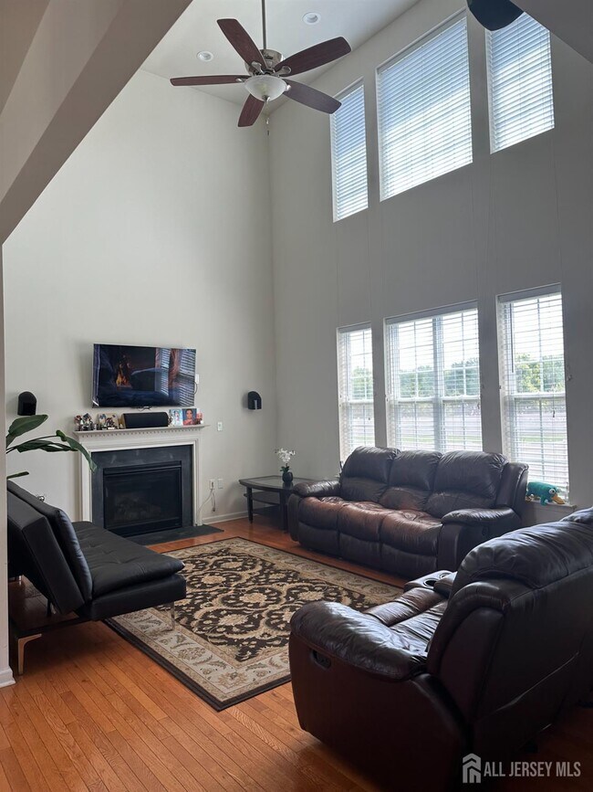 property at 25 Eddington Ln