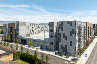 Copestone Apartments in Garden City, ID - Foto de edificio - Building Photo