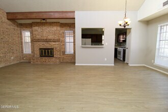 3201 Fierro Dr in El Paso, TX - Building Photo - Building Photo
