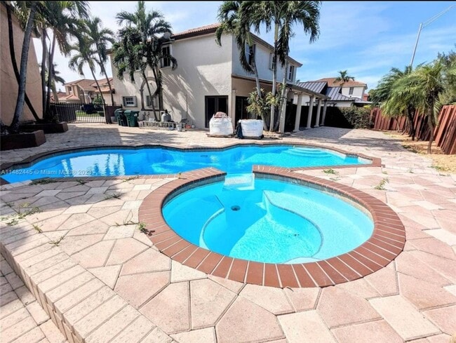 12969 NW 11th Terrace in Miami, FL - Building Photo - Building Photo