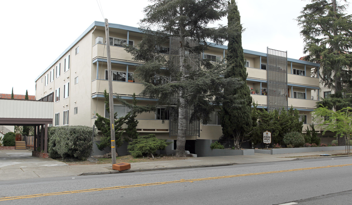 Camino Royal Apartments in Burlingame, CA - Building Photo