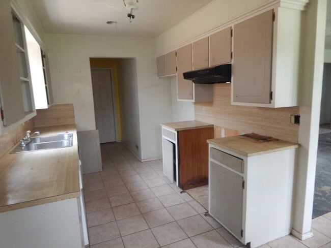 property at 5431 45th St