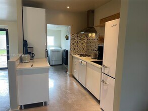 6321 SW 43rd St in Miami, FL - Building Photo - Building Photo