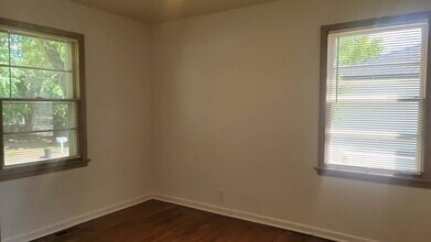 2307 S Broadview St in Wichita, KS - Building Photo - Building Photo