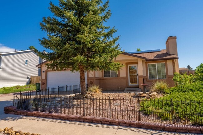 2013 Ambleside Dr in Colorado Springs, CO - Foto de edificio - Building Photo