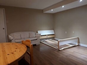 430 Pioneer Dr in Kitchener, ON - Building Photo - Building Photo