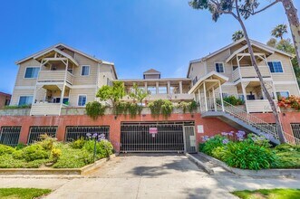 Central Inglewood Life – Gated Living Near in Inglewood, CA - Foto de edificio - Building Photo