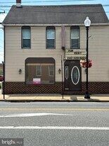 230 E Main St in Waynesboro, PA - Building Photo