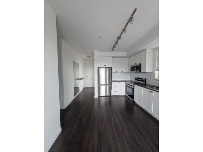 15835-15885 409 in Surrey, BC - Building Photo - Building Photo