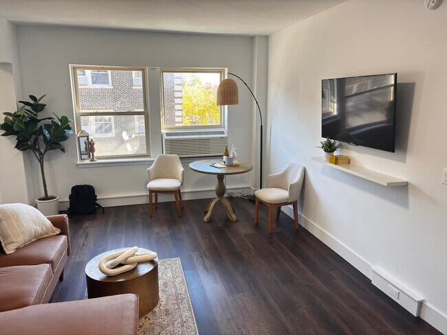 1553 W Hollywood Ave, Unit 1555-401 in Chicago, IL - Building Photo - Building Photo