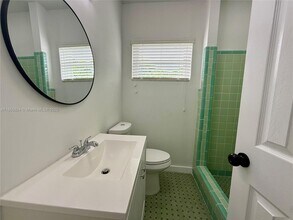 2215 Madison St in Hollywood, FL - Building Photo - Building Photo