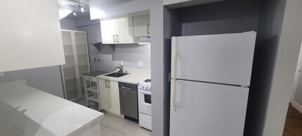 8011 12th Ave NE in Seattle, WA - Foto de edificio - Building Photo