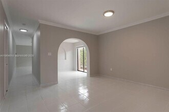 6811 SW 105th Ct in Miami, FL - Building Photo - Building Photo