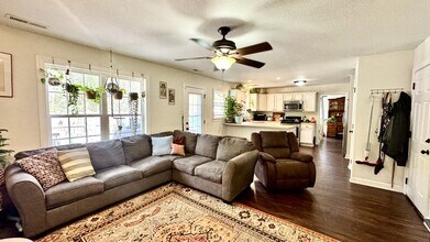 310 Burning Tree Ln in Jacksonville, NC - Building Photo - Building Photo